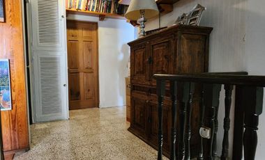 Casa en Venta en Las Aguilas con Jardín Privado