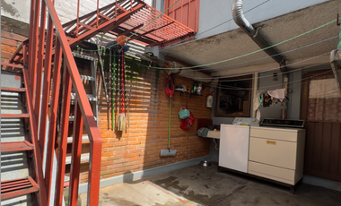 Casa en Venta en Las Aguilas con Jardín Privado