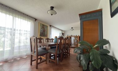 Casa en Venta en Las Aguilas con Jardín Privado