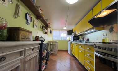 Casa en Venta en Las Aguilas con Jardín Privado