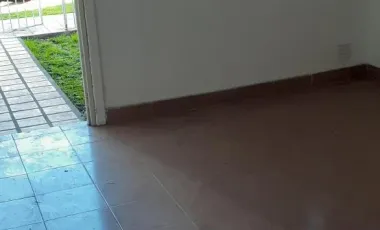 Alquiler – Dúplex 3 Ambientes con patio y Entrada de Auto – Zona villa Tesei