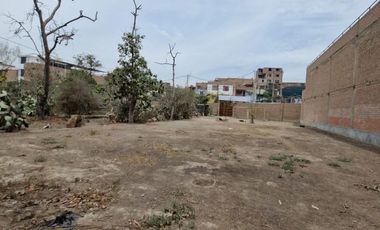 Oportunidad de Terreno en Av. Yurumayo