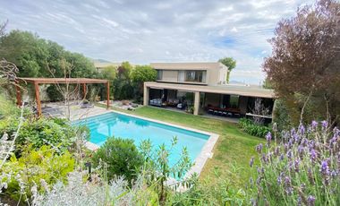 VENTA CASA MEDITERRANEA EN EXCLUSIVO CONDOMINIO - 5D+4B+PISCINA+TERRAZA+QUINCHO - COLEGIO CRAIGHOUSE, SAN ANSELMO, SAN JOSE, ALEMÁN, PEDREGALES