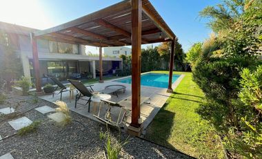 VENTA CASA MEDITERRANEA EN EXCLUSIVO CONDOMINIO - 5D+4B+PISCINA+TERRAZA+QUINCHO - COLEGIO CRAIGHOUSE, SAN ANSELMO, SAN JOSE, ALEMÁN, PEDREGALES