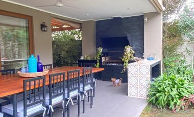 VENTA CASA MEDITERRANEA EN EXCLUSIVO CONDOMINIO - 5D+4B+PISCINA+TERRAZA+QUINCHO - COLEGIO CRAIGHOUSE, SAN ANSELMO, SAN JOSE, ALEMÁN, PEDREGALES