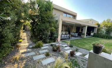 VENTA CASA MEDITERRANEA EN EXCLUSIVO CONDOMINIO - 5D+4B+PISCINA+TERRAZA+QUINCHO - COLEGIO CRAIGHOUSE, SAN ANSELMO, SAN JOSE, ALEMÁN, PEDREGALES