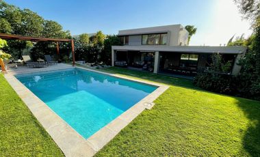 VENTA CASA MEDITERRANEA EN EXCLUSIVO CONDOMINIO - 5D+4B+PISCINA+TERRAZA+QUINCHO - COLEGIO CRAIGHOUSE, SAN ANSELMO, SAN JOSE, ALEMÁN, PEDREGALES