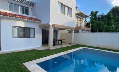 Se vende casa de 3 recámaras con alberca privada.