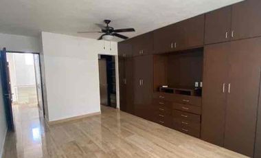 Se vende casa de 3 recámaras con alberca privada.