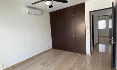 Se vende casa de 3 recámaras con alberca privada.