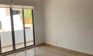 Se vende casa de 3 recámaras con alberca privada.