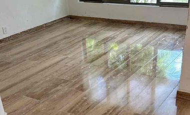 Se vende casa de 3 recámaras con alberca privada.