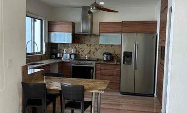 Se vende casa de 3 recámaras con alberca privada.