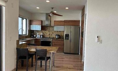 Se vende casa de 3 recámaras con alberca privada.