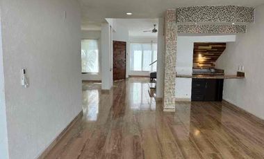 Se vende casa de 3 recámaras con alberca privada.