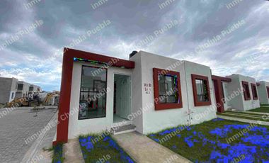 Casa de un nivel en fraccionamiento cerrado, ideal para personas con necesidades especiales y para personas de la tercera edad, ubicadas en San Miguel Contla a 10 minutos de Apizaco centro.