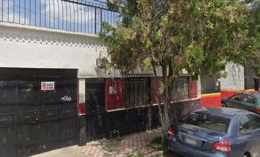 CASA CENTRICA EN VENTA DE OPORTUNIDAD PARA USO COMERCIAL