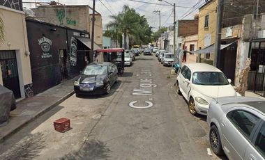 CASA CENTRICA EN VENTA DE OPORTUNIDAD PARA USO COMERCIAL