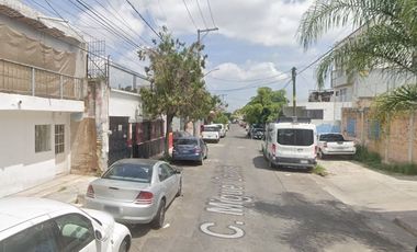 CASA CENTRICA EN VENTA DE OPORTUNIDAD PARA USO COMERCIAL