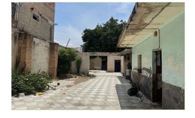 CASA CENTRICA EN VENTA DE OPORTUNIDAD PARA USO COMERCIAL