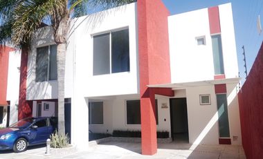 Casa amueblada 2 plantas, 3 recámaras, 2.5 baños cerca a Av. Constituyentes