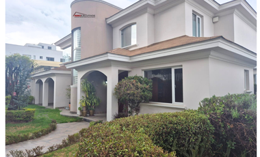 ARRIENDO AMPLIA CASA EN URBANIZACIÓN VISTA GRANDE.  MIRAVALLE CUMBAYÁ