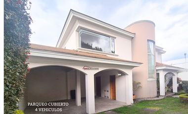 ARRIENDO AMPLIA CASA EN URBANIZACIÓN VISTA GRANDE.  MIRAVALLE CUMBAYÁ