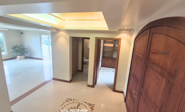 ARRIENDO AMPLIA CASA EN URBANIZACIÓN VISTA GRANDE.  MIRAVALLE CUMBAYÁ