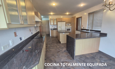 ARRIENDO AMPLIA CASA EN URBANIZACIÓN VISTA GRANDE.  MIRAVALLE CUMBAYÁ