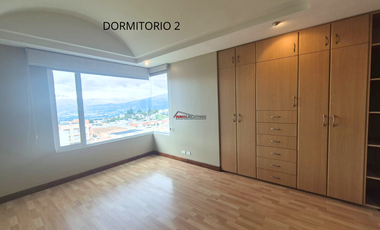 ARRIENDO AMPLIA CASA EN URBANIZACIÓN VISTA GRANDE.  MIRAVALLE CUMBAYÁ