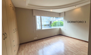 ARRIENDO AMPLIA CASA EN URBANIZACIÓN VISTA GRANDE.  MIRAVALLE CUMBAYÁ