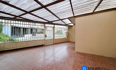 Casa en venta en sector ciudad alegría a pasos de la Universidad nacional de Loja al sur de la ciudad