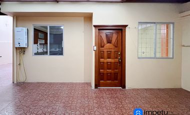 Casa en venta en sector ciudad alegría a pasos de la Universidad nacional de Loja al sur de la ciudad