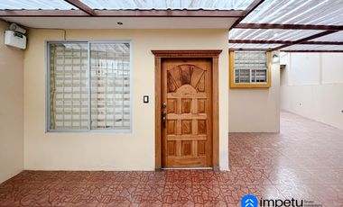 Casa en venta en sector ciudad alegría a pasos de la Universidad nacional de Loja al sur de la ciudad