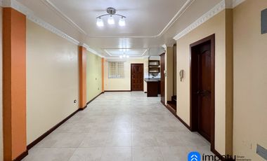 Casa en venta en sector ciudad alegría a pasos de la Universidad nacional de Loja al sur de la ciudad