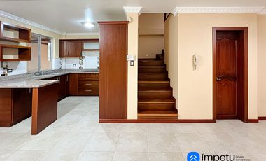Casa en venta en sector ciudad alegría a pasos de la Universidad nacional de Loja al sur de la ciudad