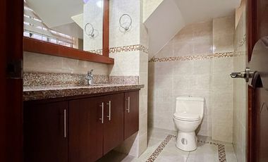 Casa en venta en sector ciudad alegría a pasos de la Universidad nacional de Loja al sur de la ciudad