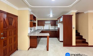 Casa en venta en sector ciudad alegría a pasos de la Universidad nacional de Loja al sur de la ciudad