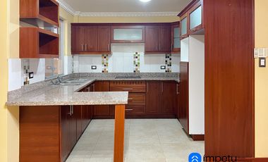 Casa en venta en sector ciudad alegría a pasos de la Universidad nacional de Loja al sur de la ciudad