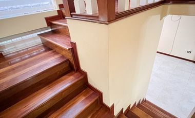 Casa en venta en sector ciudad alegría a pasos de la Universidad nacional de Loja al sur de la ciudad