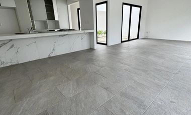 Casa en renta de 3 habitaciones en privada