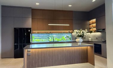 Contemporary House With Tropical Garden Landscape