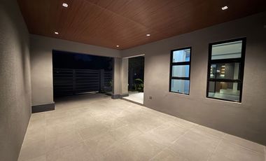 Contemporary House With Tropical Garden Landscape