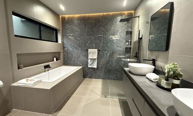 Contemporary House With Tropical Garden Landscape