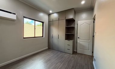 Contemporary House With Tropical Garden Landscape