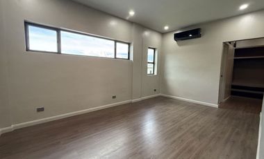 Contemporary House With Tropical Garden Landscape