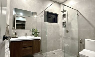 Contemporary House With Tropical Garden Landscape