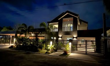 Contemporary House With Tropical Garden Landscape