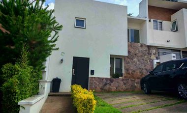 Casa en venta en Vistas de Altozano privada junto al OXXO