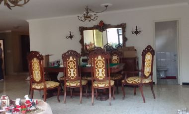 Se alquila amplio departamento en Ceibos.